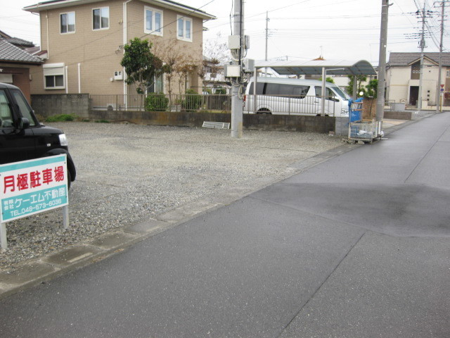ケーエム不動産駐車場